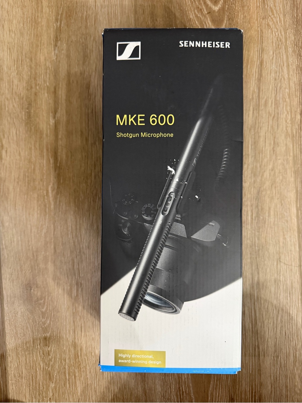 Sennheiser MKE 600 Shotgun Microphone in Black and Blue Packaging